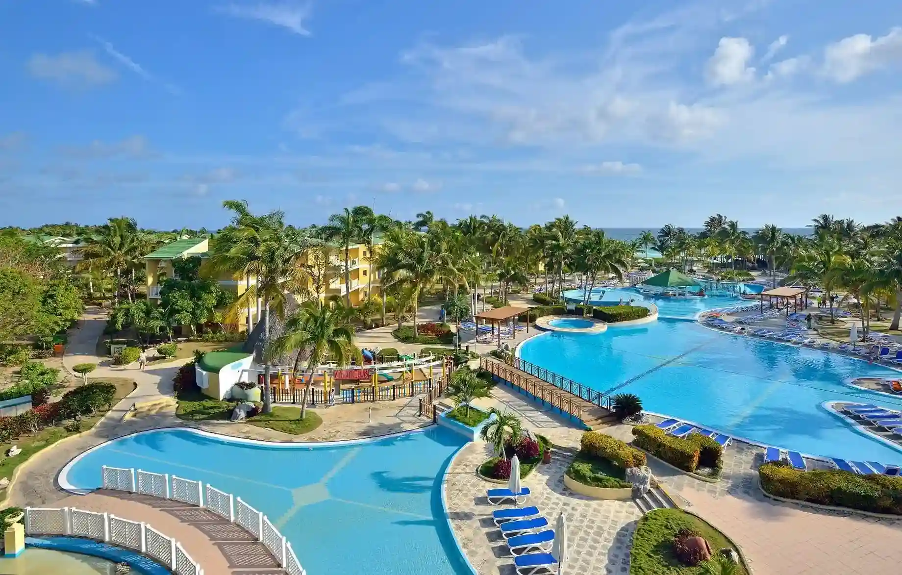 Cayo Coco turquoise waters and wooden walkway